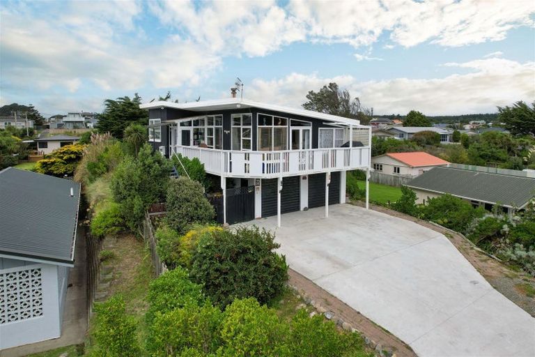 Photo of property in 72 Park Avenue, Waitarere Beach, Levin, 5510
