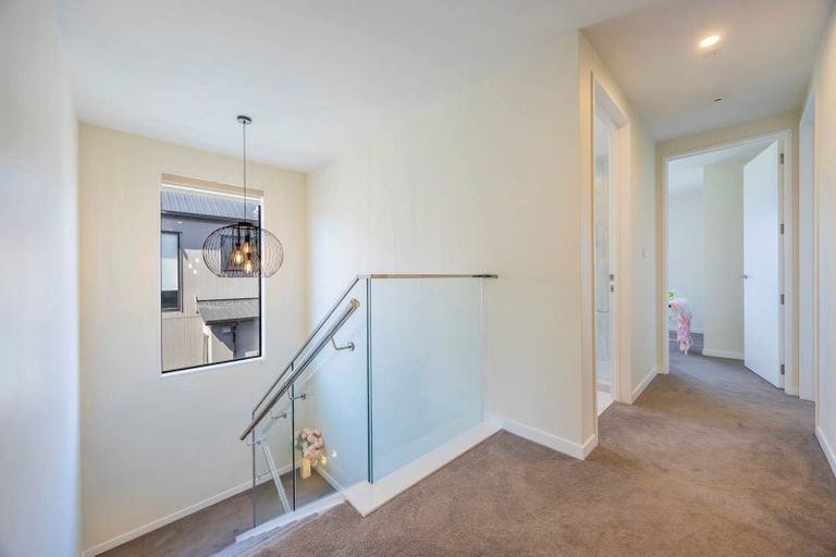 Photo of property in 16 Cara Avenue, Kumeu, 0810