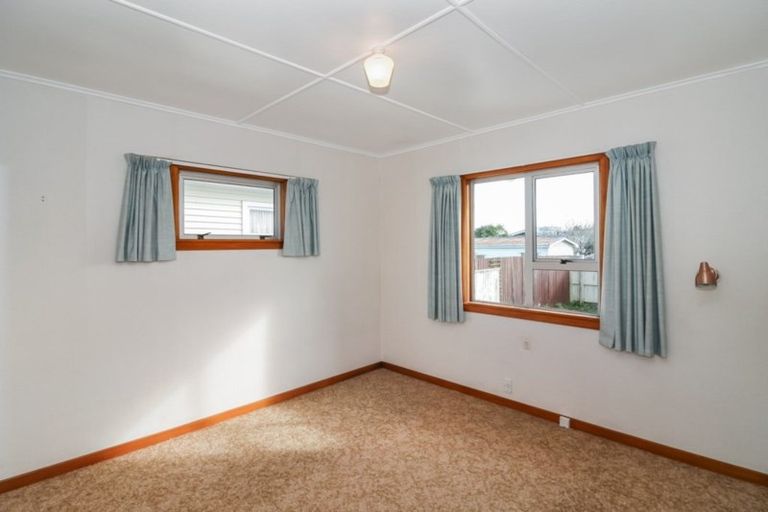 Photo of property in 15 Turakina Street, Merrilands, New Plymouth, 4312