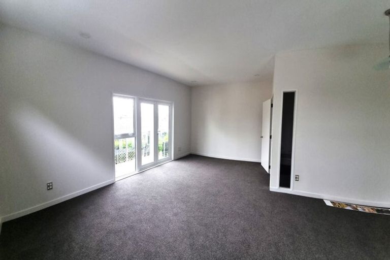 Photo of property in 11 Lawson Place, Mount Victoria, Wellington, 6011