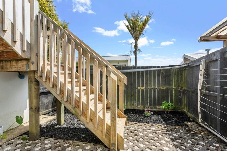 Photo of property in 8/6 Islington Avenue, New Lynn, Auckland, 0600