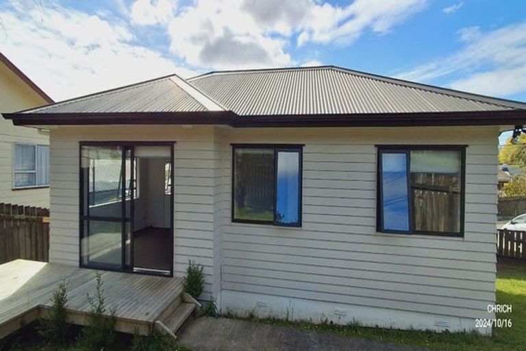 Photo of property in 72 Parrs Cross Road, Henderson, Auckland, 0612