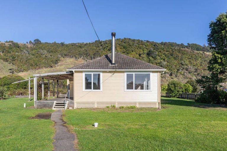 Photo of property in 3 Main Rd Ngakawau, Ngakawau, 7824