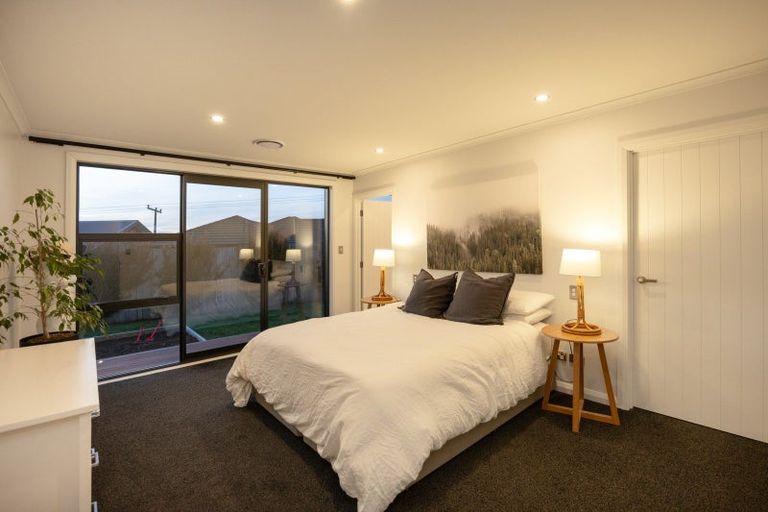 Photo of property in 14 Monaco Grove, Fitzherbert, Palmerston North, 4410