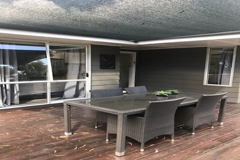 Photo of property in 77 Brian Crescent, Stanmore Bay, Whangaparaoa, 0932