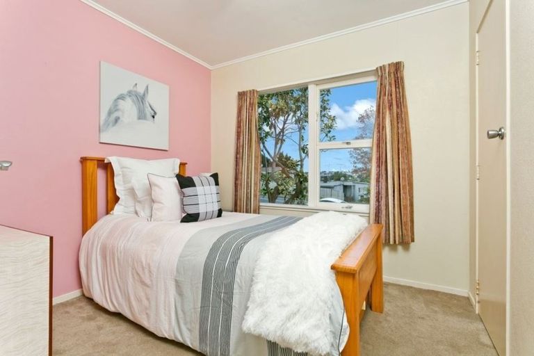 Photo of property in 18 Bentley Avenue, Glenfield, Auckland, 0629