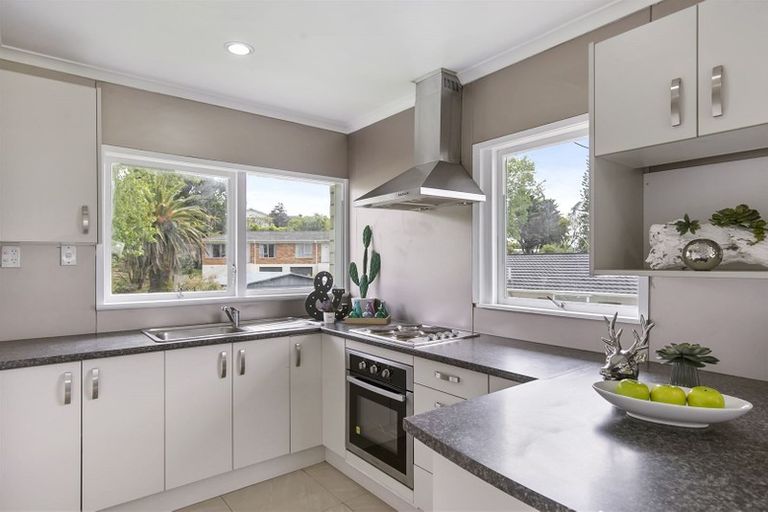 Photo of property in 2/16 Diana Drive, Glenfield, Auckland, 0627