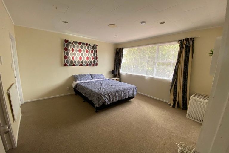 Photo of property in 4 Karo Place, Glendene, Auckland, 0602