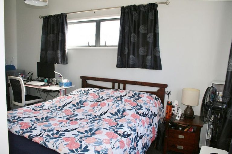 Photo of property in 16b Woodall Place, Totara Vale, Auckland, 0627