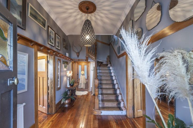 Photo of property in 16 Brewster Street, Bluff Hill, Napier, 4110