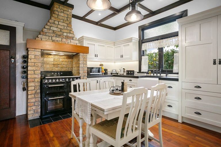 Photo of property in 169 Victoria Street, Cambridge, 3434