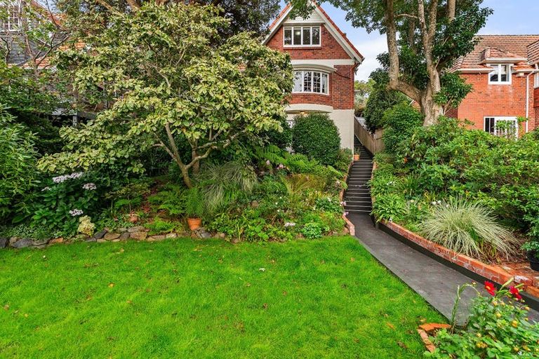 Photo of property in 5 Easdale Street, Kelburn, Wellington, 6012