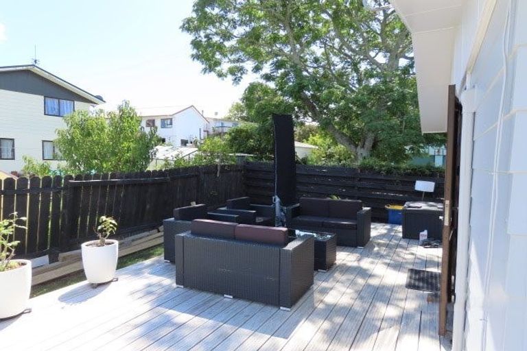 Photo of property in 1/14 Moxham Grove, Massey, Auckland, 0614