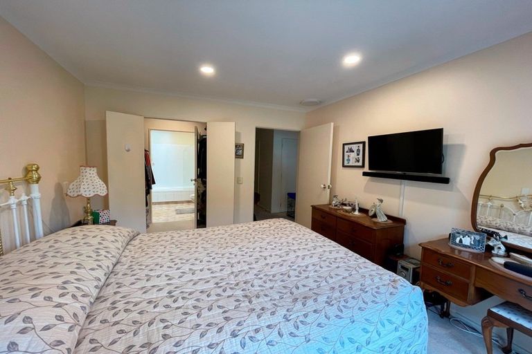 Photo of property in 42 Lakeridge Close, Rangatira Park, Taupo, 3330