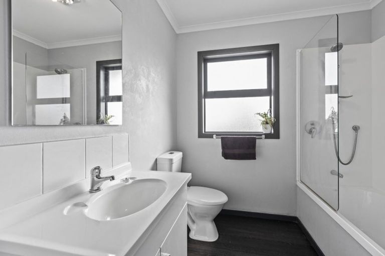 Photo of property in 15a Carthew Street, Okato, 4335