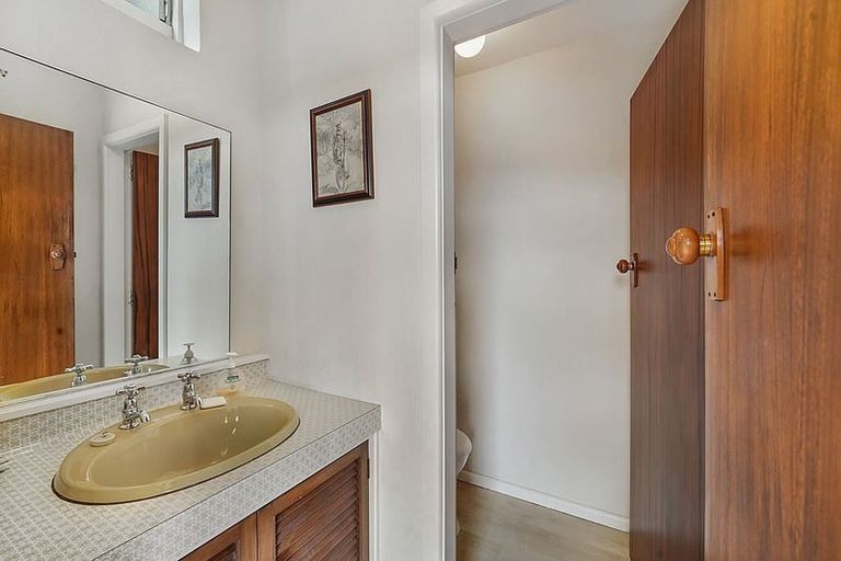 Photo of property in 1/32 Takahe Drive, Cashmere, Christchurch, 8022