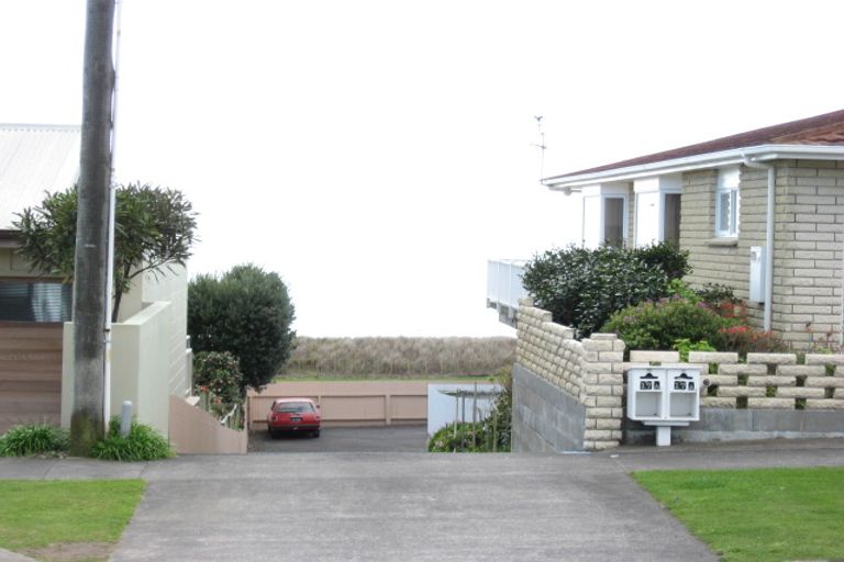 Photo of property in 17 Hamblyn Street, Strandon, New Plymouth, 4312