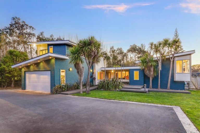 Photo of property in 21 Paekakariki Hill Road, Pauatahanui, Porirua, 5381