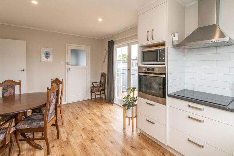 Photo of property in 5 Karaka Street, Inglewood, 4330