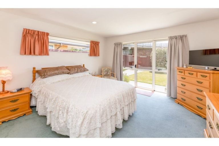 Photo of property in 3 Farquhars Road, Redwood, Christchurch, 8051