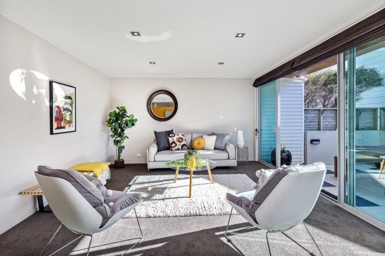 Photo of property in 32 Mantell Street, Seatoun, Wellington, 6022