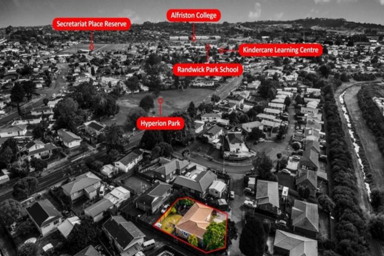 Photo of property in 3/3 Eulogy Place, Randwick Park, Auckland, 2105