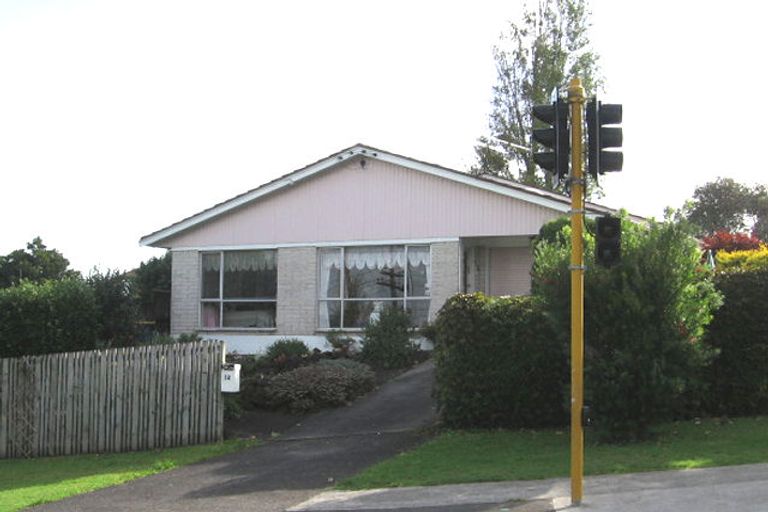 Photo of property in 1/52 Makora Road, Massey, Auckland, 0614