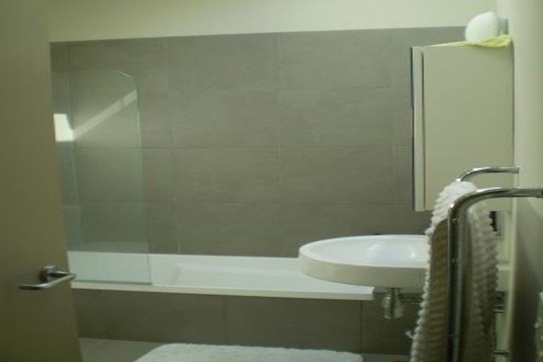 Photo of property in 21/2 Onslow Road, Khandallah, Wellington, 6035