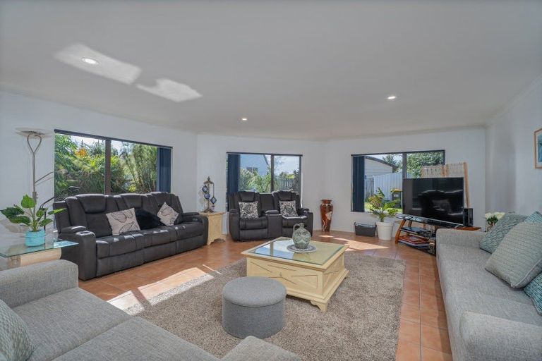 Photo of property in 51 Cholmondeley Crescent, Whitianga, 3510