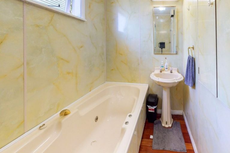 Photo of property in 317 Main Road, Tawa, Wellington, 5028