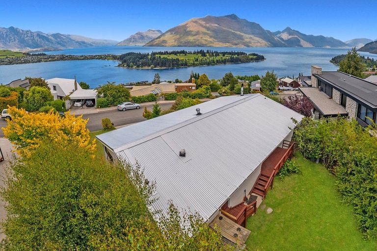 Photo of property in 12 Wakatipu Heights, Queenstown, 9300