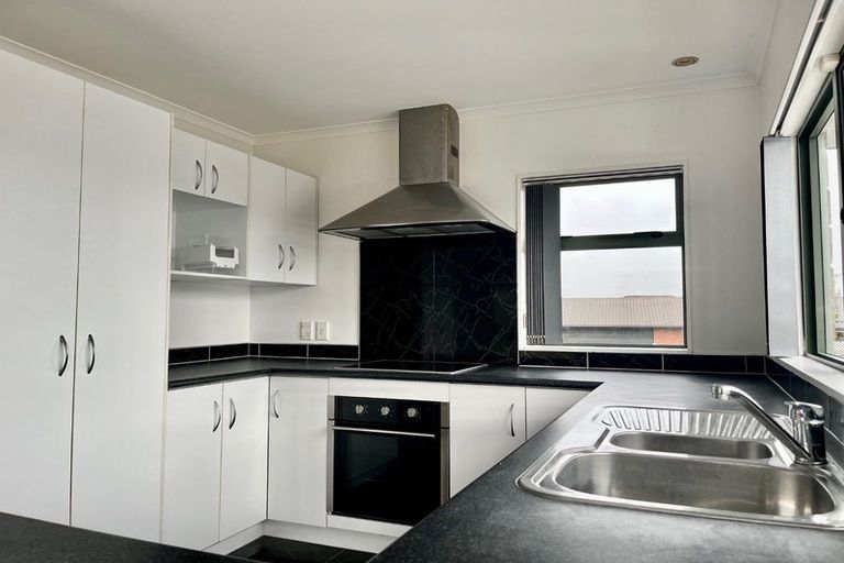 Photo of property in 10 Trillick Place, Tuakau, 2121