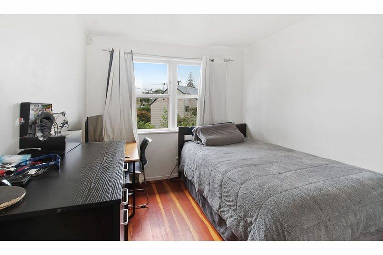 Photo of property in 1/19 Gazelle Avenue, Beach Haven, Auckland, 0626