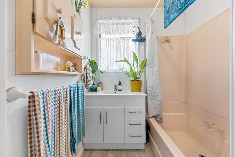 Photo of property in 1 Waitara Place, Tokoroa, 3420