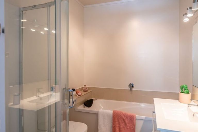 Photo of property in 13 Retter Street, Paparangi, Wellington, 6037