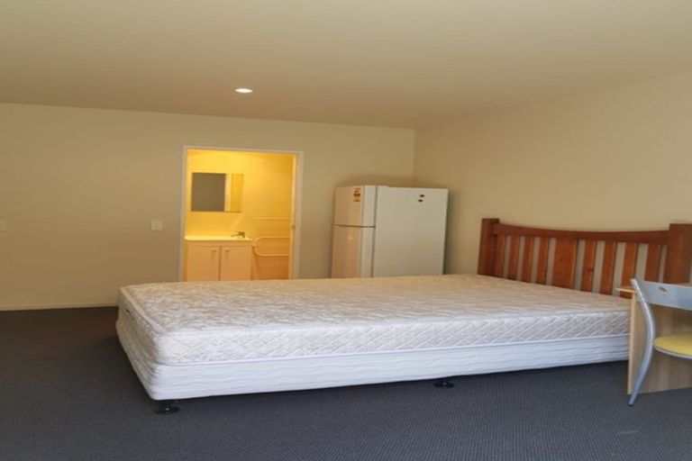 Photo of property in 100 Rattray Street, Riccarton, Christchurch, 8041