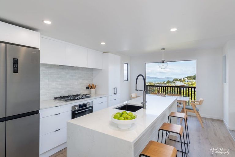 Photo of property in 50 Viewmont Drive, Harbour View, Lower Hutt, 5010