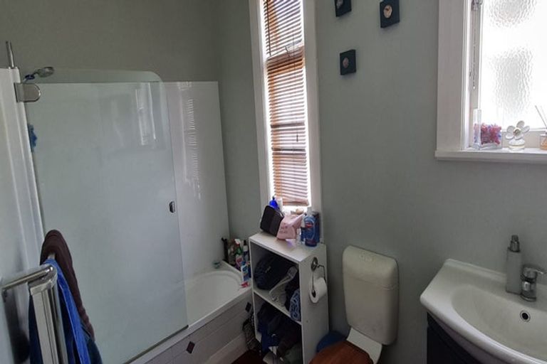 Photo of property in 102 Standen Street, Karori, Wellington, 6012