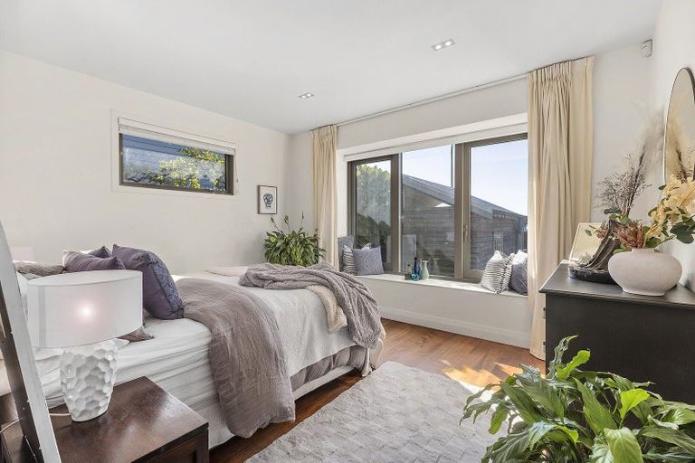 Photo of property in 65 Marine Parade, Seatoun, Wellington, 6022