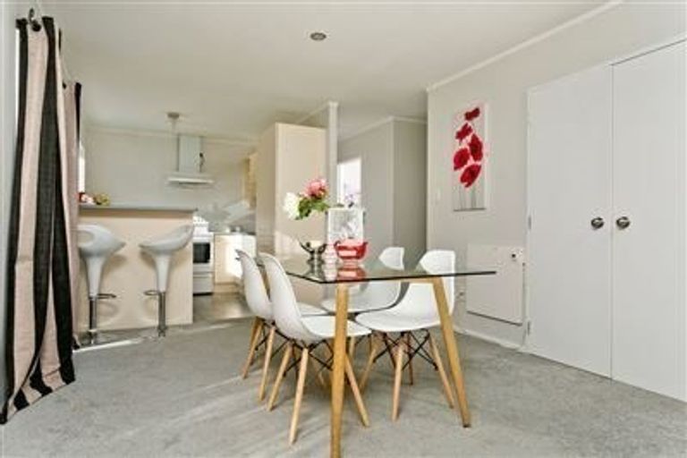 Photo of property in 4 Owl Court, Unsworth Heights, Auckland, 0632