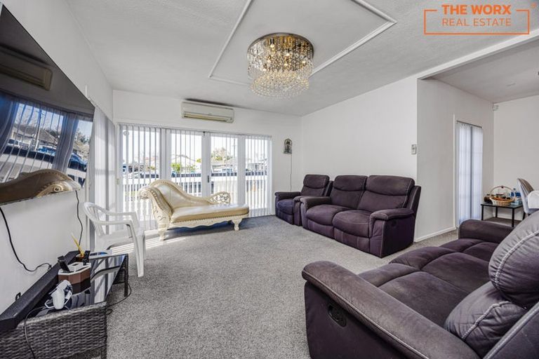 Photo of property in 28 Driver Road, Mangere East, Auckland, 2024