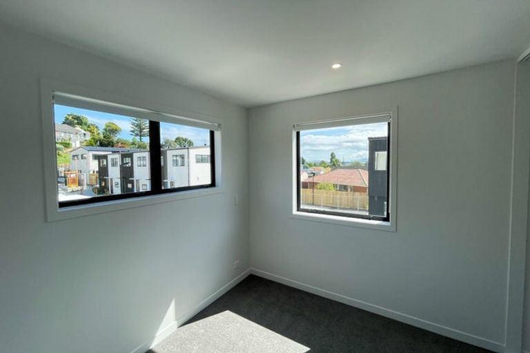 Photo of property in 13 Whanui Place, Mangere Bridge, Auckland, 2022