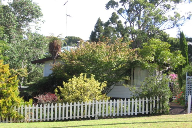 Photo of property in 2 Seaton Road, Murrays Bay, Auckland, 0630