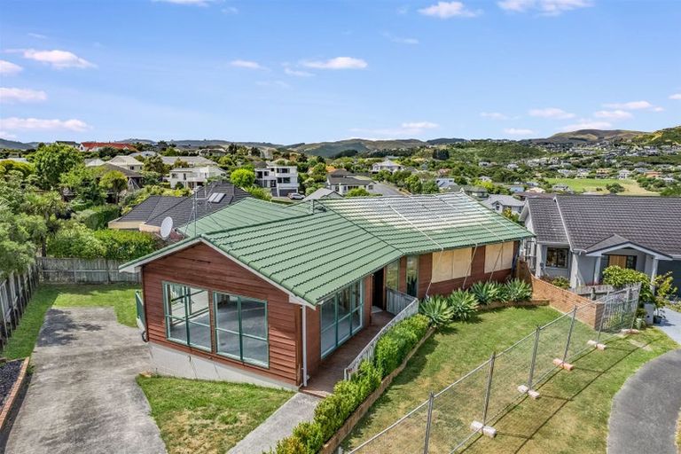 Photo of property in 21 Molyneux Close, Whitby, Porirua, 5024