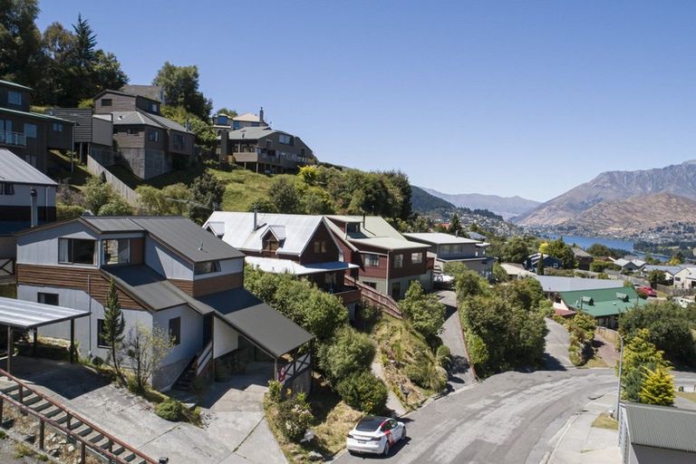 Photo of property in 9a Dart Place, Fernhill, Queenstown, 9300
