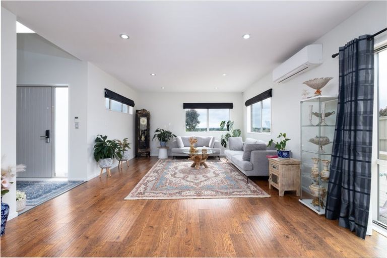 Photo of property in 140 Keri Vista Rise, Papakura, 2110