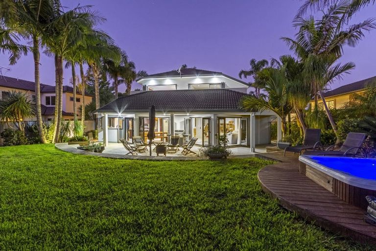 Photo of property in 8 Monkton Close, Greenhithe, Auckland, 0632