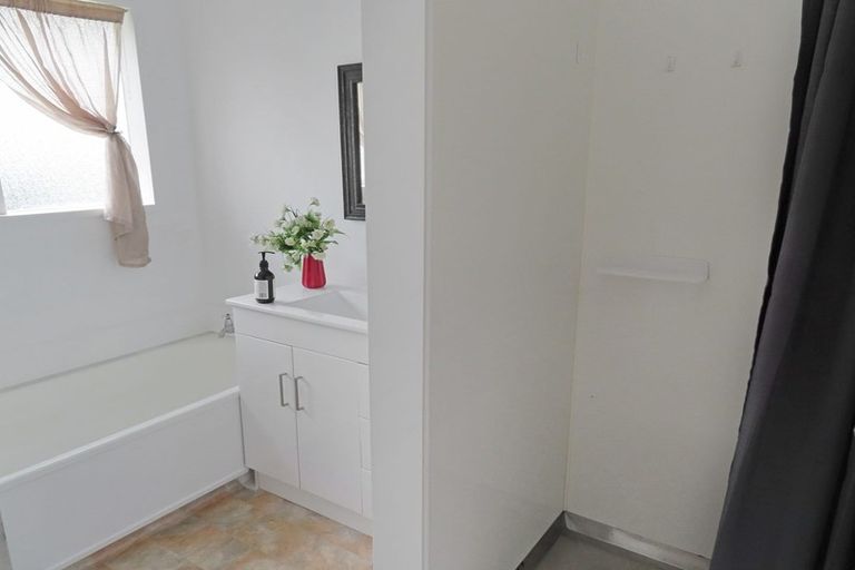 Photo of property in 3 Christchurch Crescent, Kelson, Lower Hutt, 5010