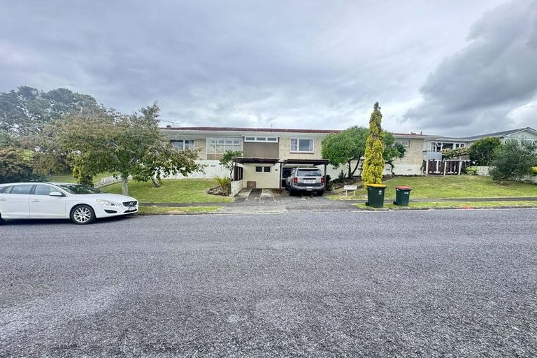 Photo of property in 25 Ellesmere Crescent, Pakuranga Heights, Auckland, 2010
