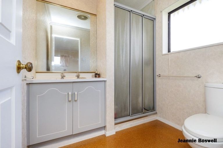 Photo of property in 37 Chippendale Crescent, Highbury, Palmerston North, 4412